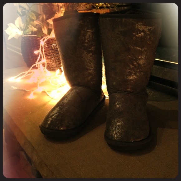 Fashion bug grey metallic boots