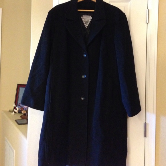 Ladies black wool coat, size 3x.