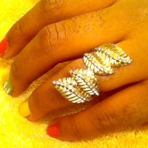 Double leaf wrap ring