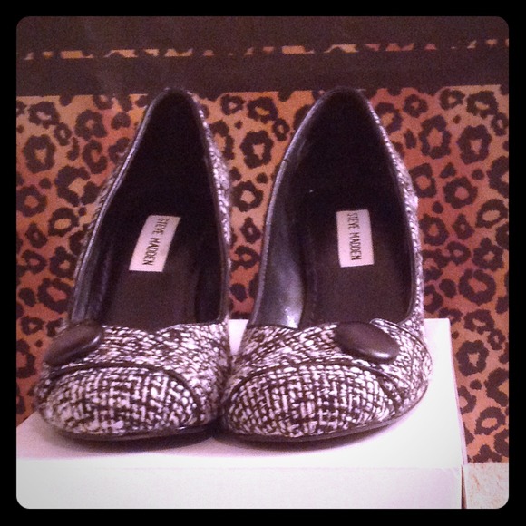 Tweed Pumps