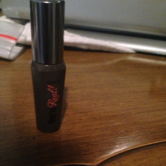 TRADED.They're Real! Benefit Mascara (mini sized)