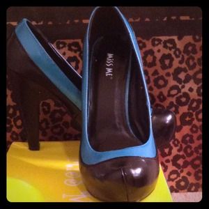 Black & Teal pumps