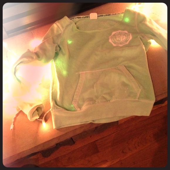TRADED❌🚫VS green pullover sweater 💖💖💖🚫⛔️