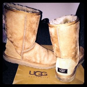 ✨UGG BROWN BOOTS✨