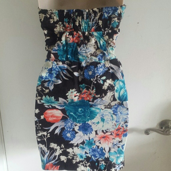 Vintage strapless floral dress! - Picture 2 of 4