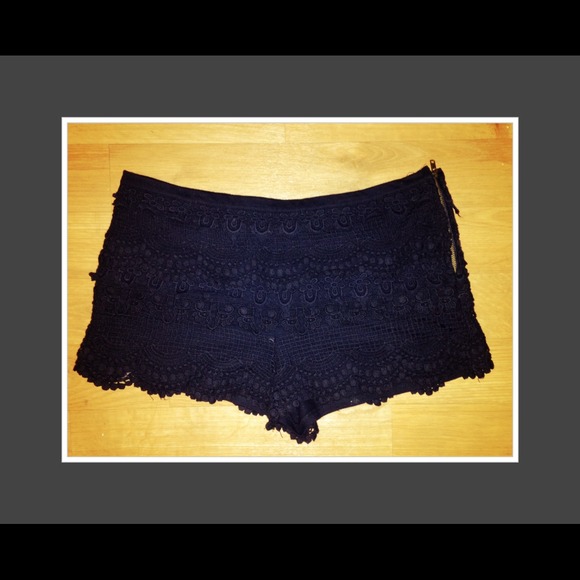 Fun Lacey black shorts