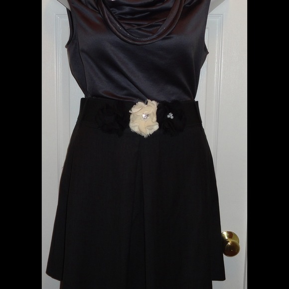 🚫SOLD🚫Old Navy Pleated Gray Skirt - Picture 3 of 3