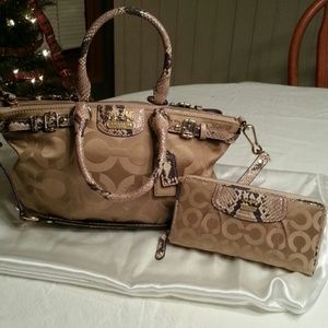 Coach handbag w matching wallet