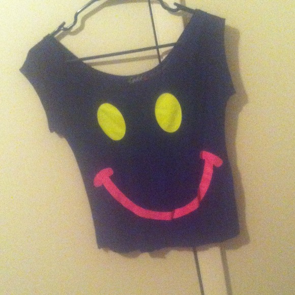 smiley face loose crop top 😊