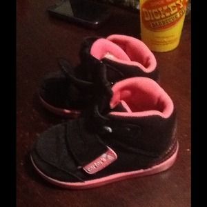 Carter's size 6 shoes