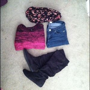 ✋HOLD/TRADE FOR @alexis215 ✋Pink & black sweater