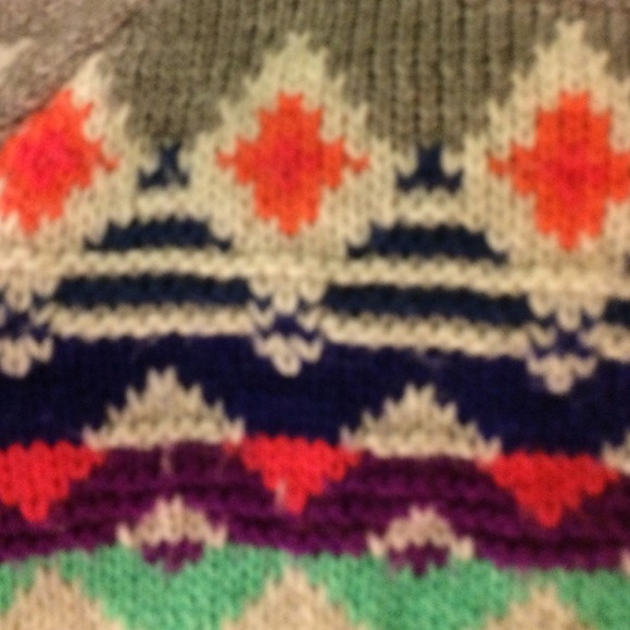 Aztec sweater - Picture 2 of 2
