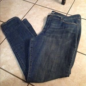 5 pieces. 2 jeans. Purse. Tan sweater. VS jamis