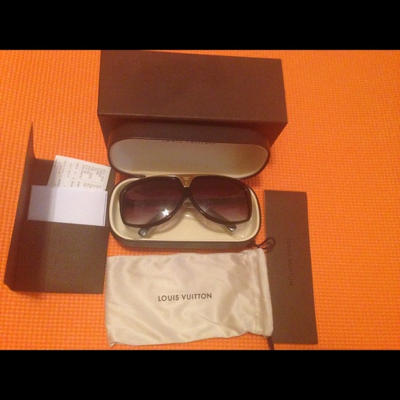 Sold ✅💯 Authentic NWT Evidence LV Sunglasses 👌