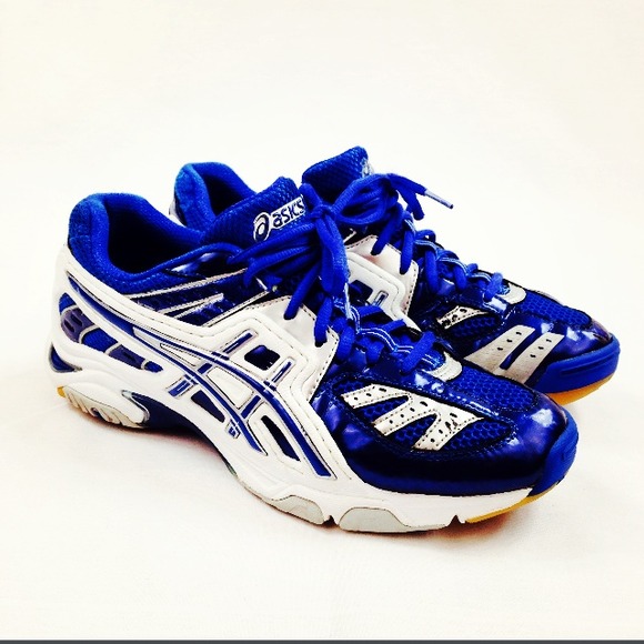 Aasics tennis shoes