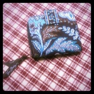 Vera Bradley never used wallet