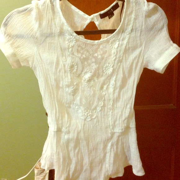 Detailed white top