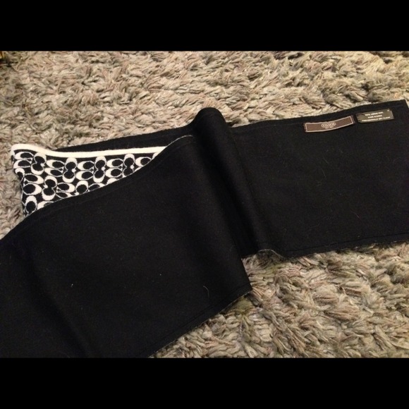 100% merino wool Coach scarf - Picture 3 of 3