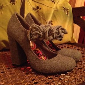 Adorable sweater heals!