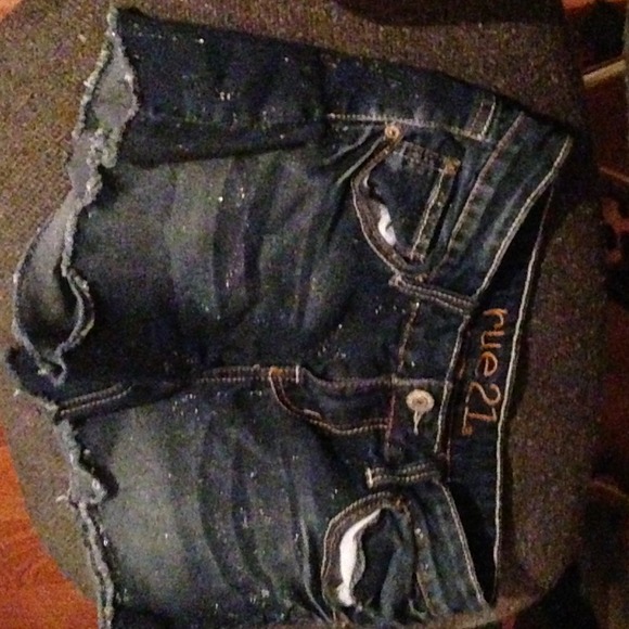 Shorts - Picture 2 of 4