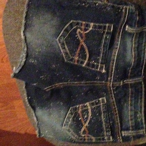 Shorts - Picture 3 of 4