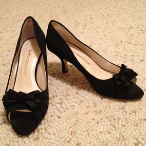 Black peep toe kitten heel pumps