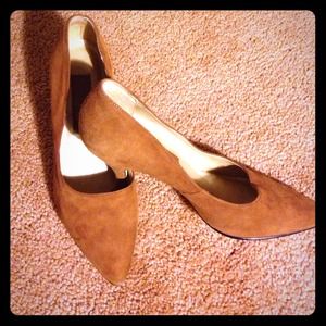 Brown/camel suede pointy pumps
