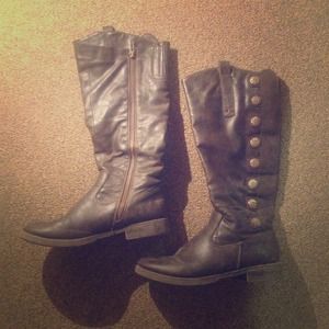 Brown boots size 6