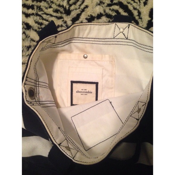 Ambercrombie Bag - Picture 3 of 3