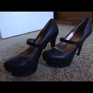 Gently used BGBC black heels size 9