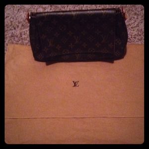 Authentic Louis Vuitton small purse!