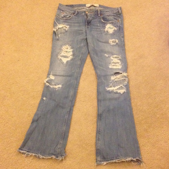 Women's destroyed Hollister jeans
