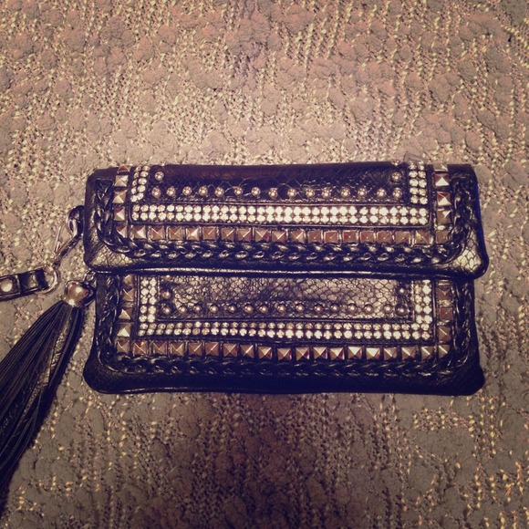 ✨ HP🎉 Black studded Rhinestoned wristlet