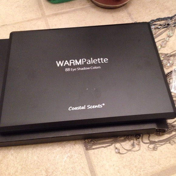 NIB Eyeshadow palette