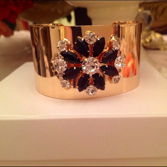 Beautiful high polished cuff bracelet