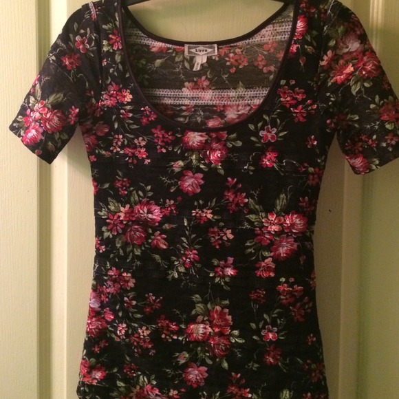 Tight scoop neck floral top