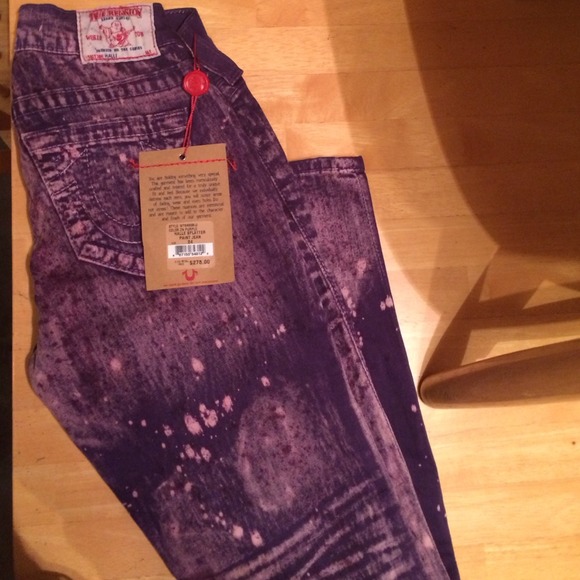 💥BRAND NEW💥Textured purple skinny true religion!