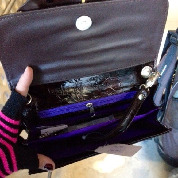 βοΈπ«SOLD IN BUNDLEβοΈMarbled Bow Wristlet Wallet - Picture 4 of 4