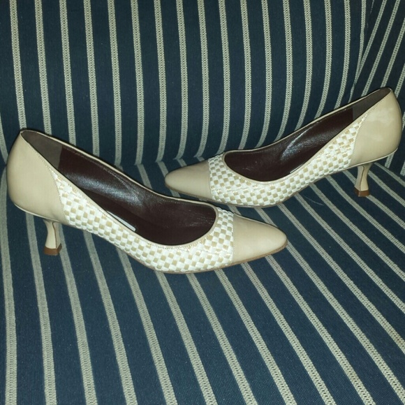 Manolo Blahnik Shoes - Beige Ivory Patent Pumps Heels 36/5.5 Gorgeous!!!