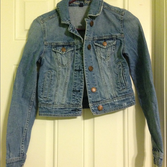 Cropped denim jacket
