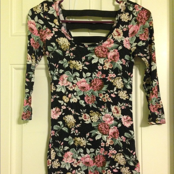 Fitted floral top