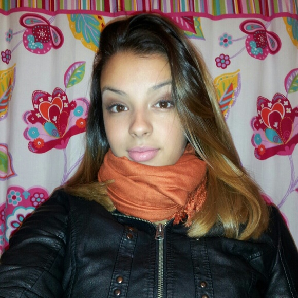 Hello poshers! Meet your seller/buyer