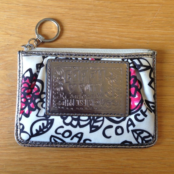 REDUCED!! 🎉 COACH poppy credit card holder 🎉