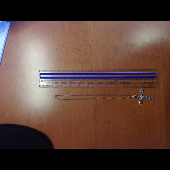 🚫SOLD🚫Cross necklace - Picture 2 of 4