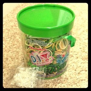 **SOLD***1200 PC rubberband bracelet kit