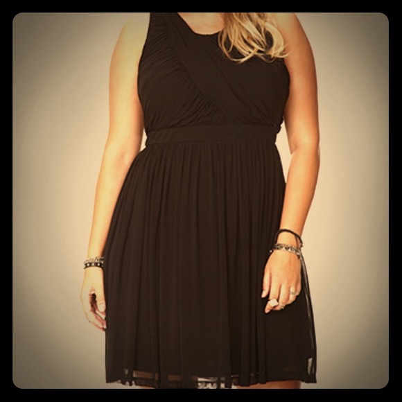 Forever 21 + Black Pleated Dress