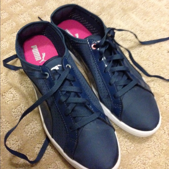 Fun blue Pumas - Picture 1 of 2