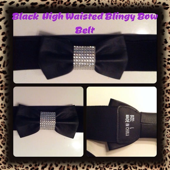 Black bow belt, teal long tunic, and black top