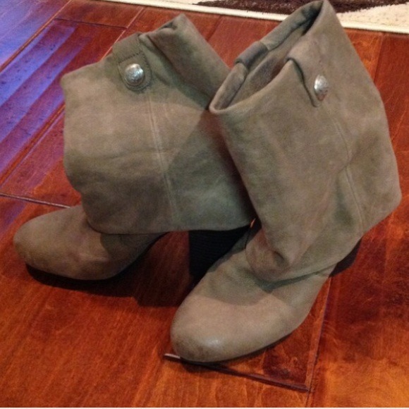 Vince Camuto short boots