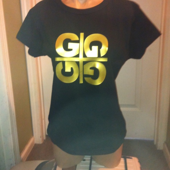 G Tshit made of combed cotton with gold G logo
